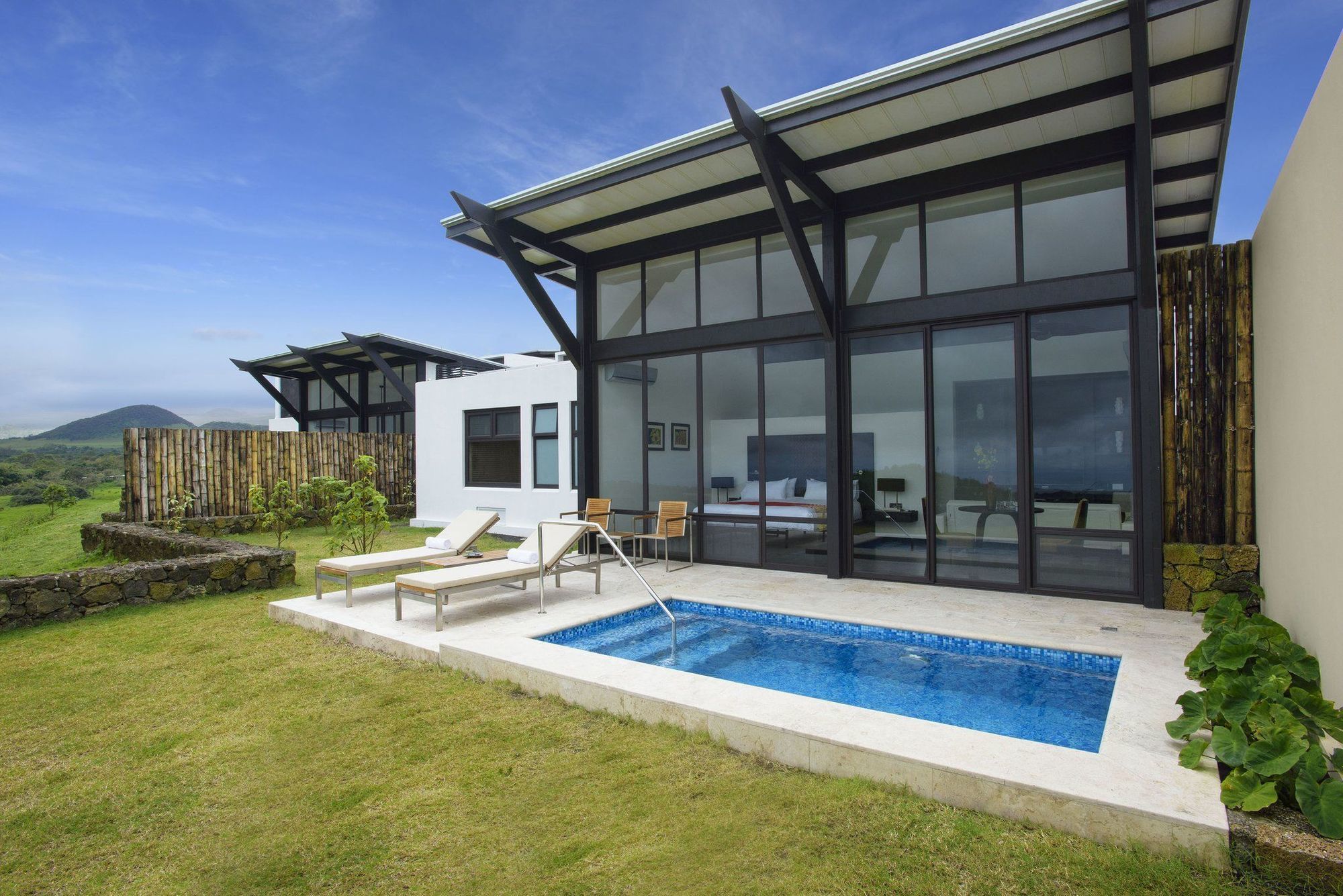 Pikaia Lodge Santa Cruz Island Экстерьер фото